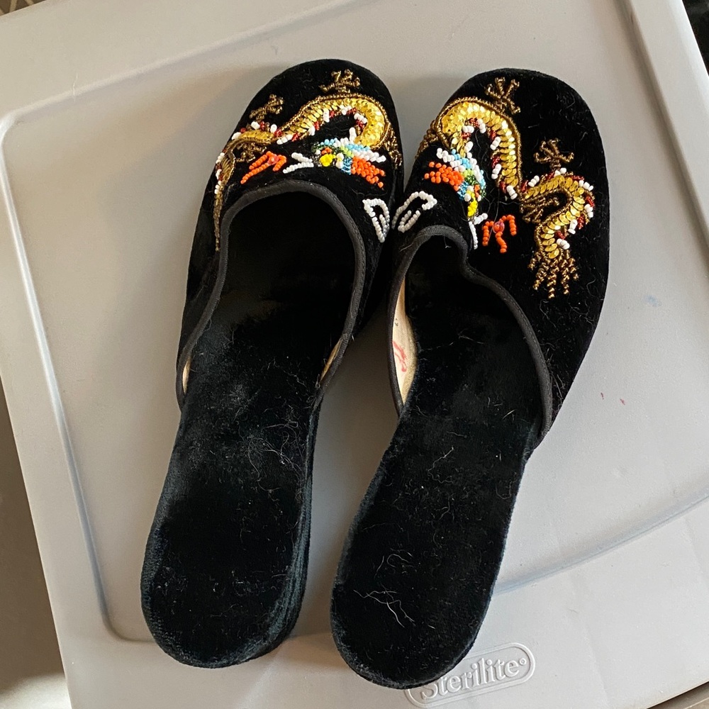Black Velvet Mules with Dragon Embroidery vintage worn once - Picture 8 of 12